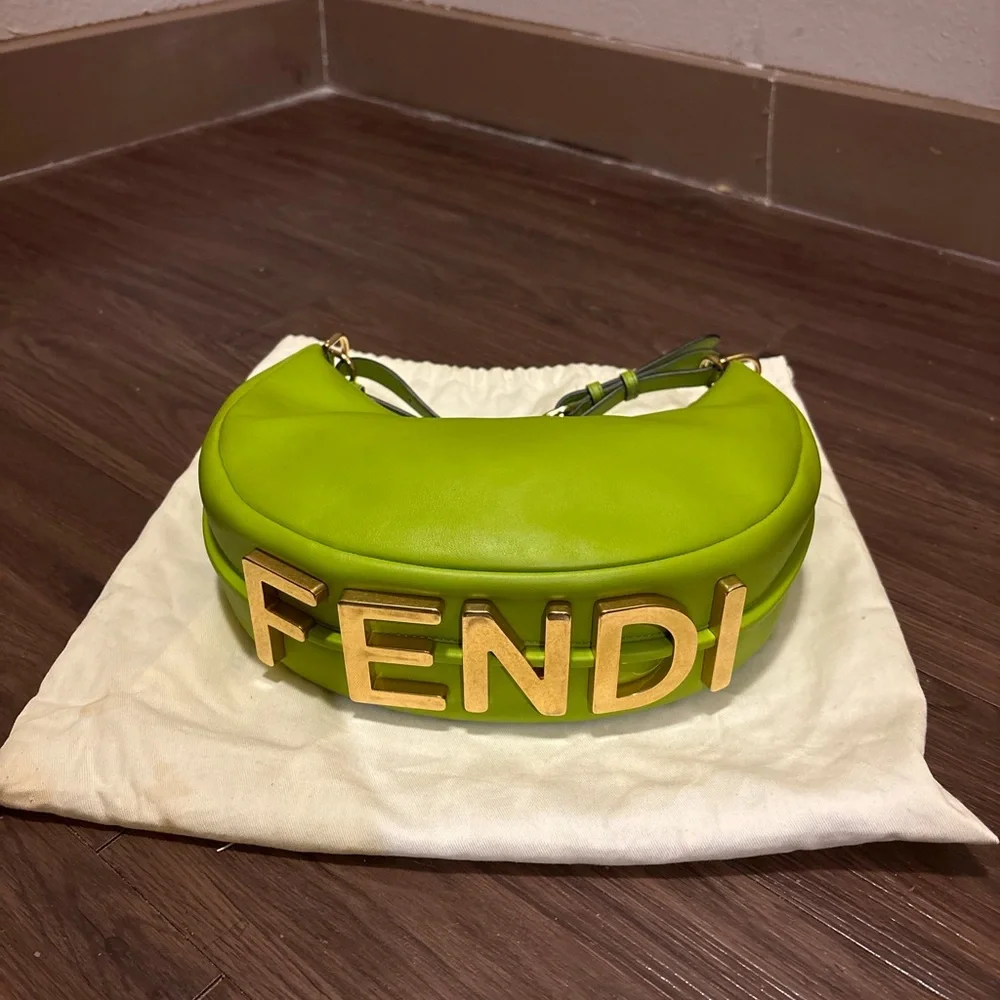 ❤️❤️ FENDI Fendigraphy Leather Hobo Bag❤️❤️